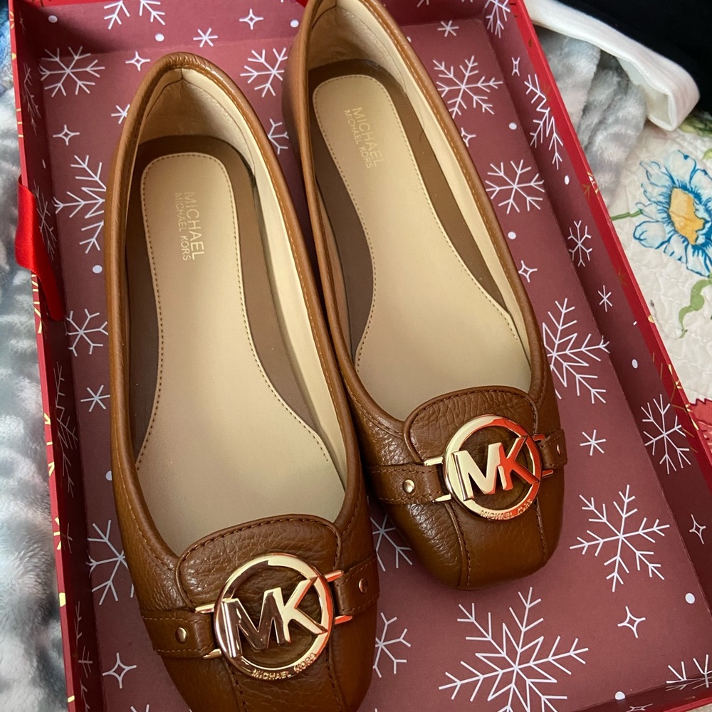 Micheal Kors flats